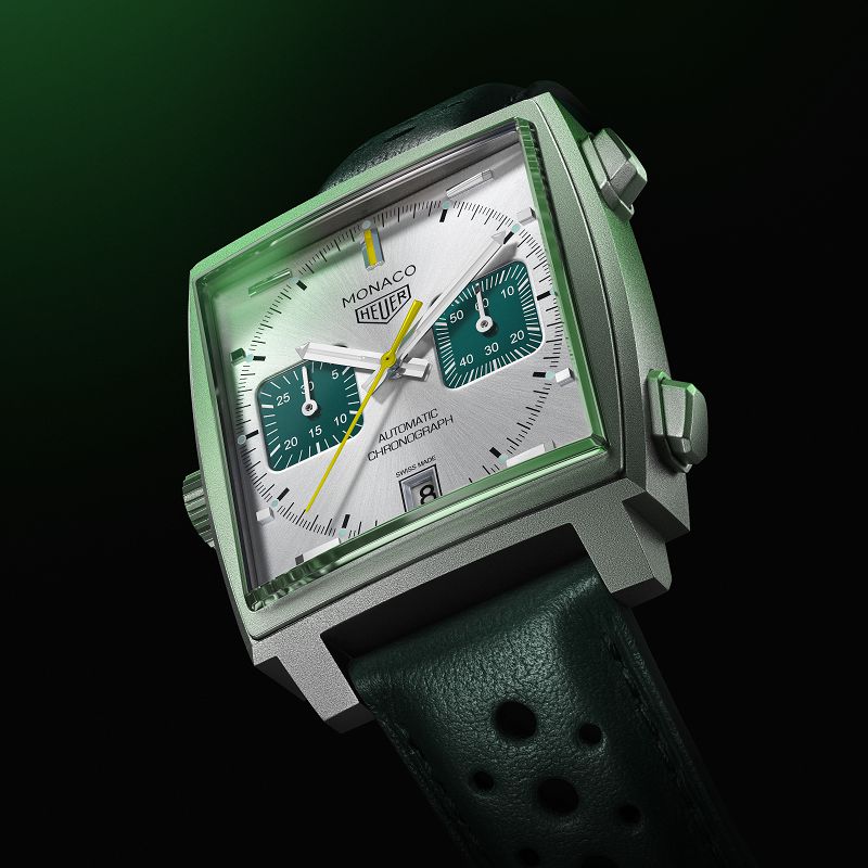 1x1_TAG Heuer Monaco 計時腕錶賽車綠限量版_參考編號CAW218E.FC6565_建議售價NT$306,200_情境圖1.jpg
