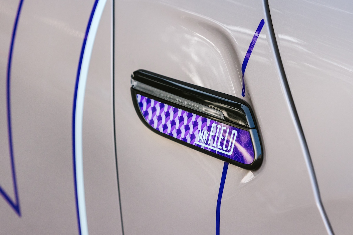 [新聞圖片六] 薰衣草紫色調方向燈飾板，在經典車體設計中注入新巧思.jpg