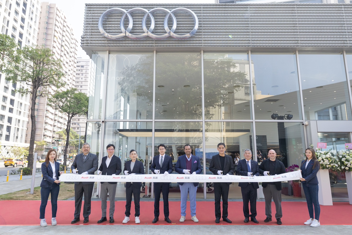 Audi 高雄展示中心升級剪綵照.jpg