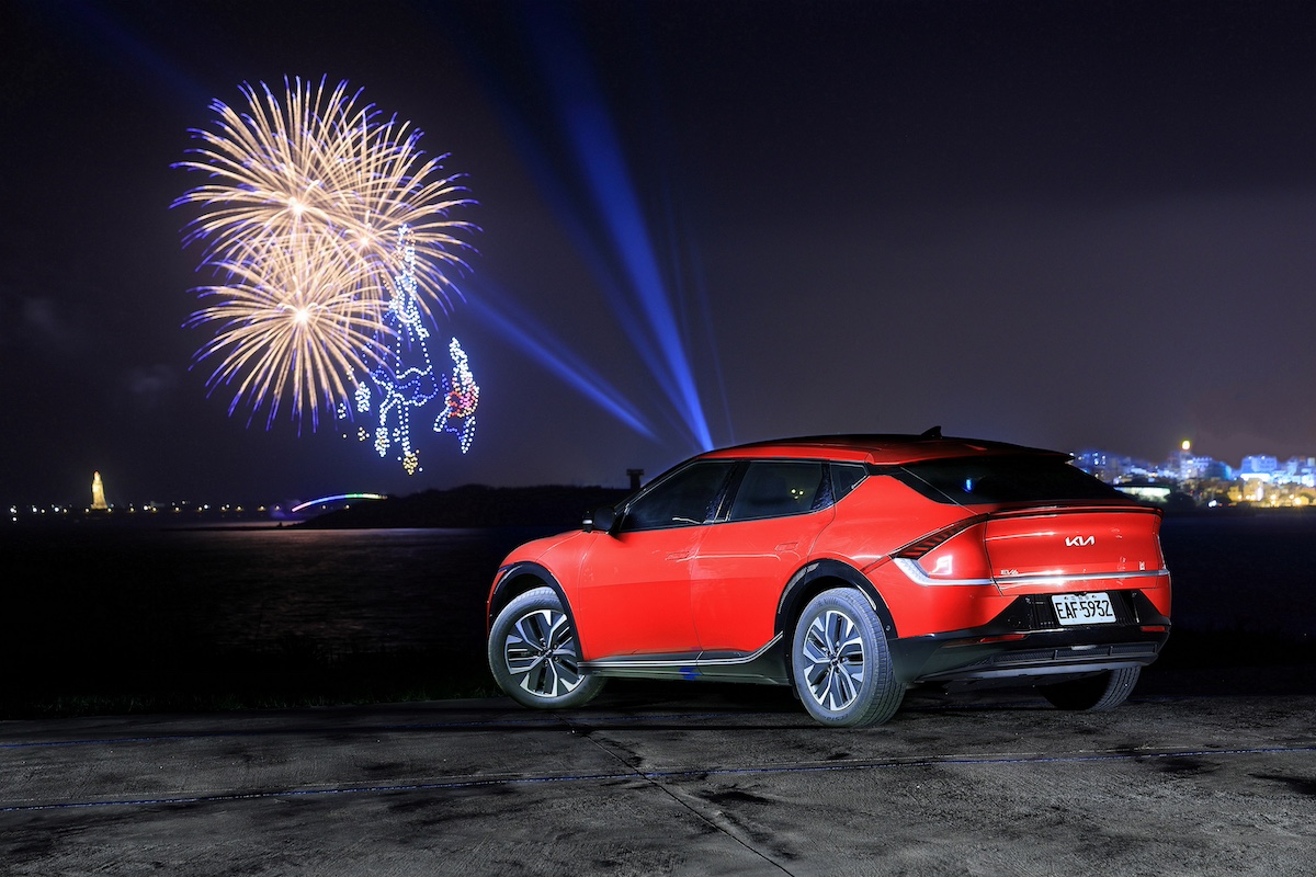 1.The Kia EV6近日榮奪What Car 2024「年度家庭純電SUV (Family Electric SUV of the Year)」的頭銜。.jpg