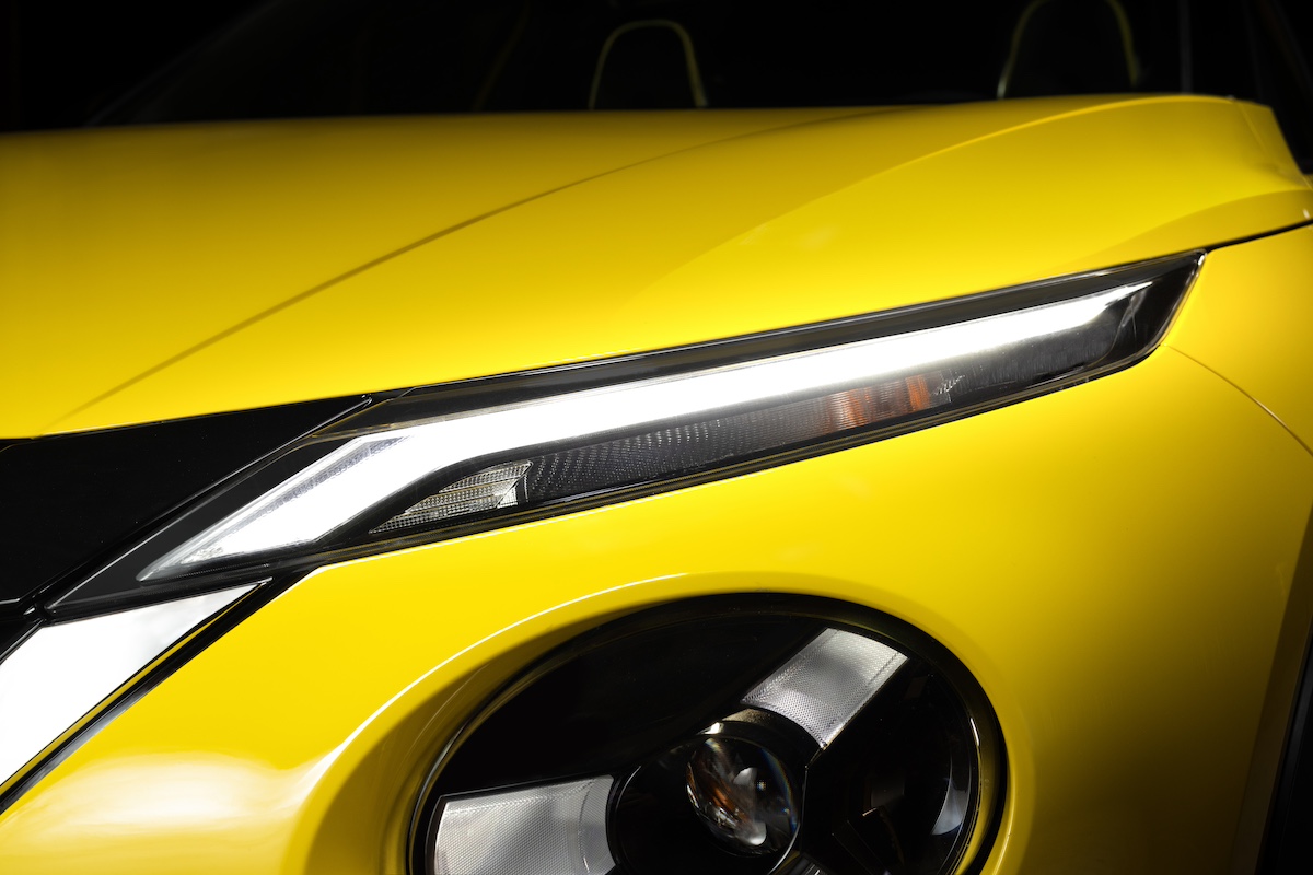 JUKE MC 2024 - Exterior _ iconic yellow body color - N-Sport - headlamp detail.jpg