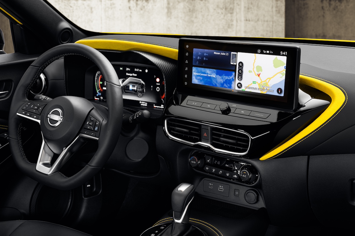 JUKE MC 2024 - interior_ iconic yellow body color - N-Sport - dashboard detail.jpg