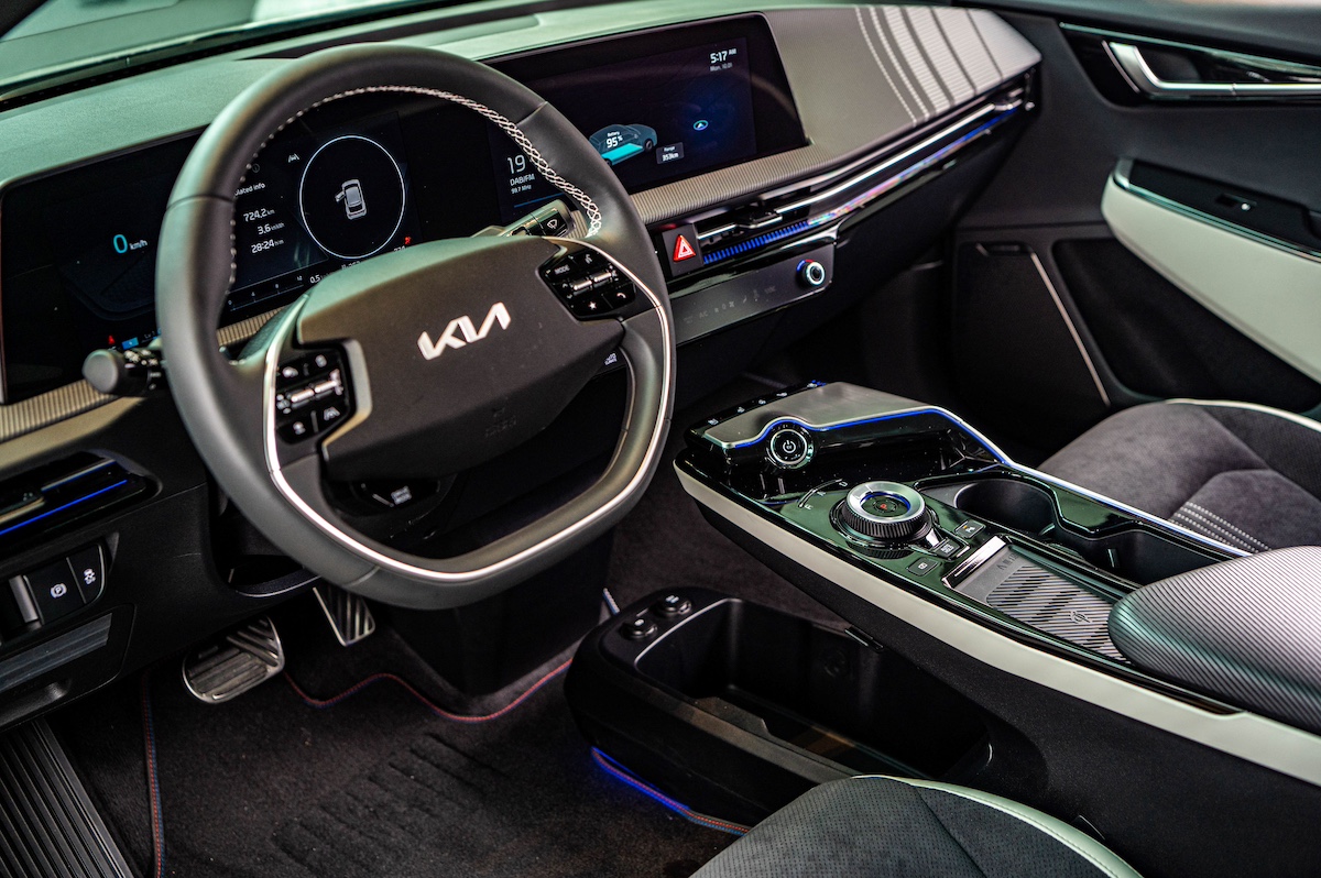 3.The Kia EV6 同時搭載先進動能回充科技，透過六種模式的智慧動能再生制動系統，在行駛途中更進一步有效提升續航力表現。.jpg