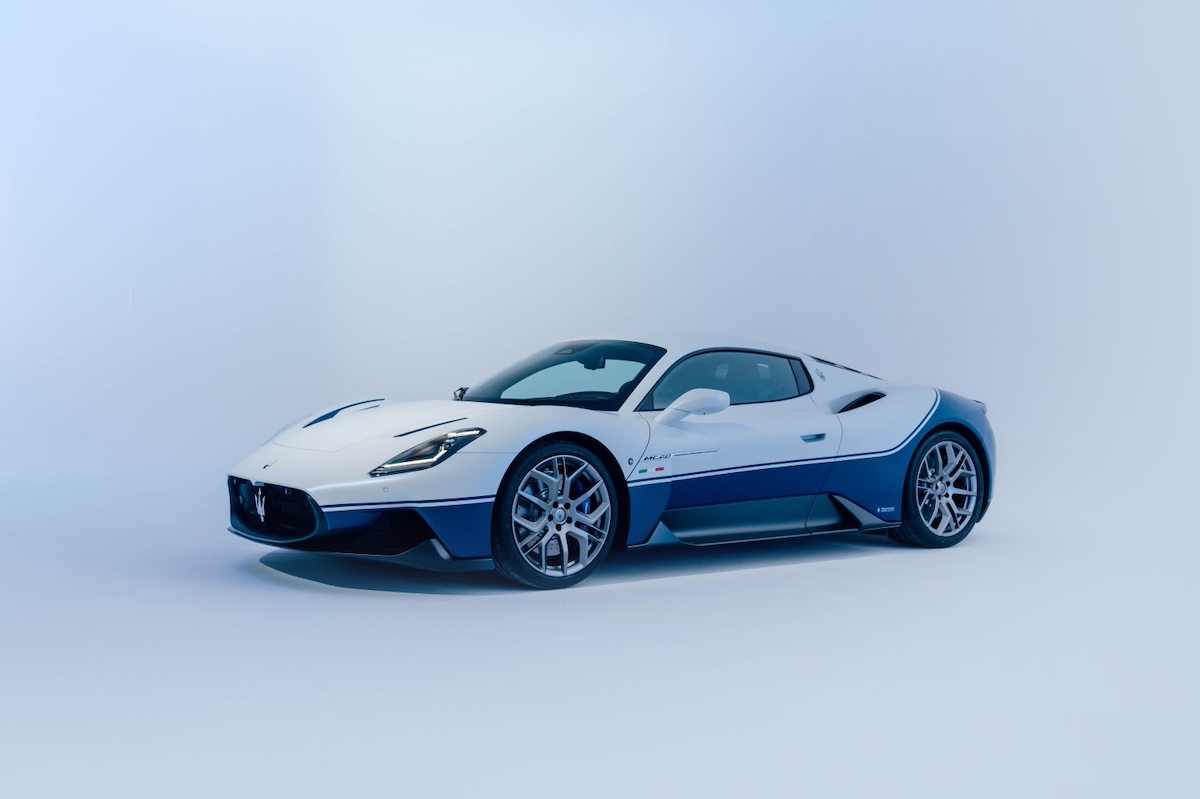 圖4_Maserati MC20 Icona 的特別顏色塗裝與在 2004 年推出的 MC12 Stradale 致敬.jpg