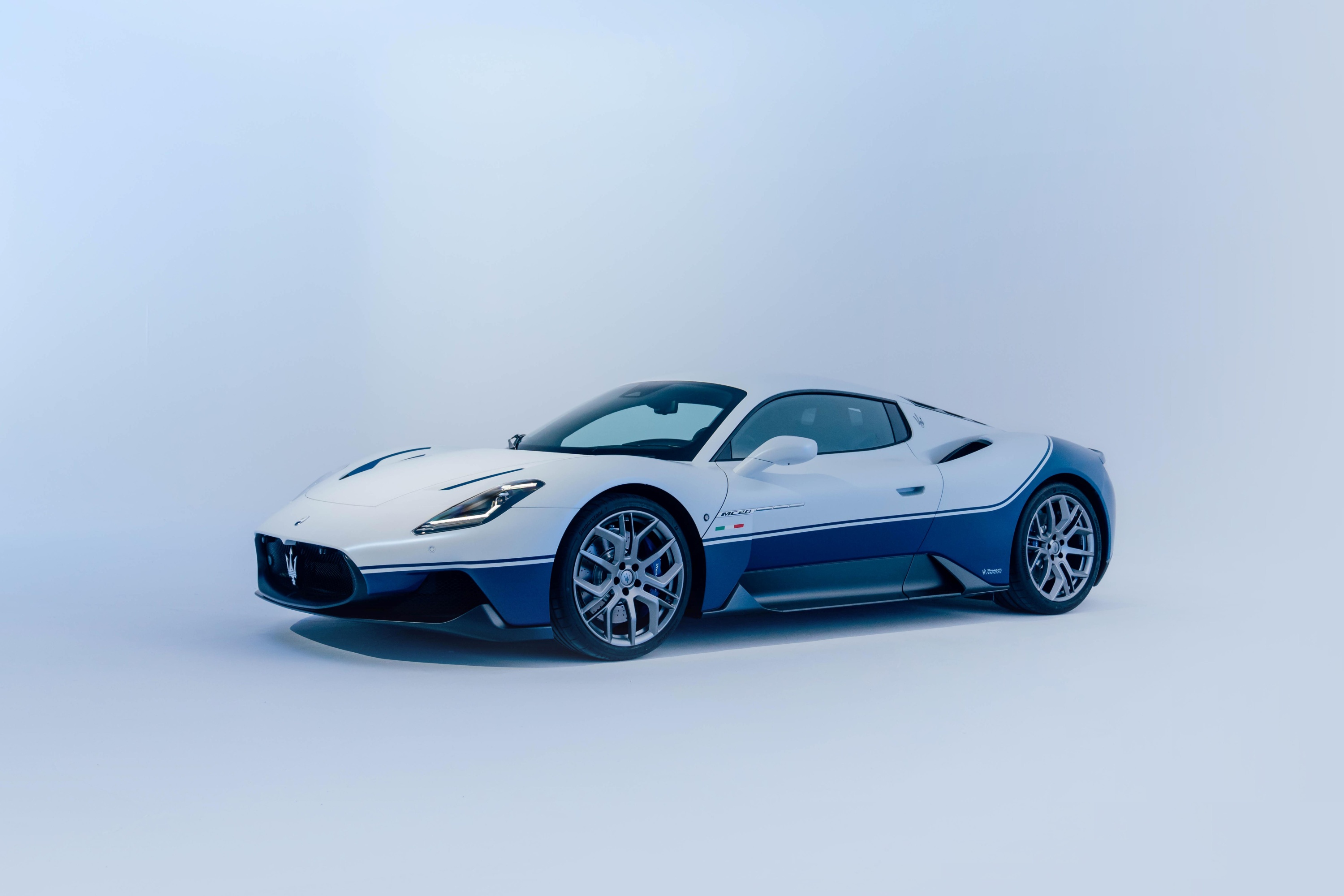 新聞圖片- MC20 Icona 與 MC20 Leggenda 特殊限量車款於2024 古德伍德速度嘉年華會首度登場 (2).jpg