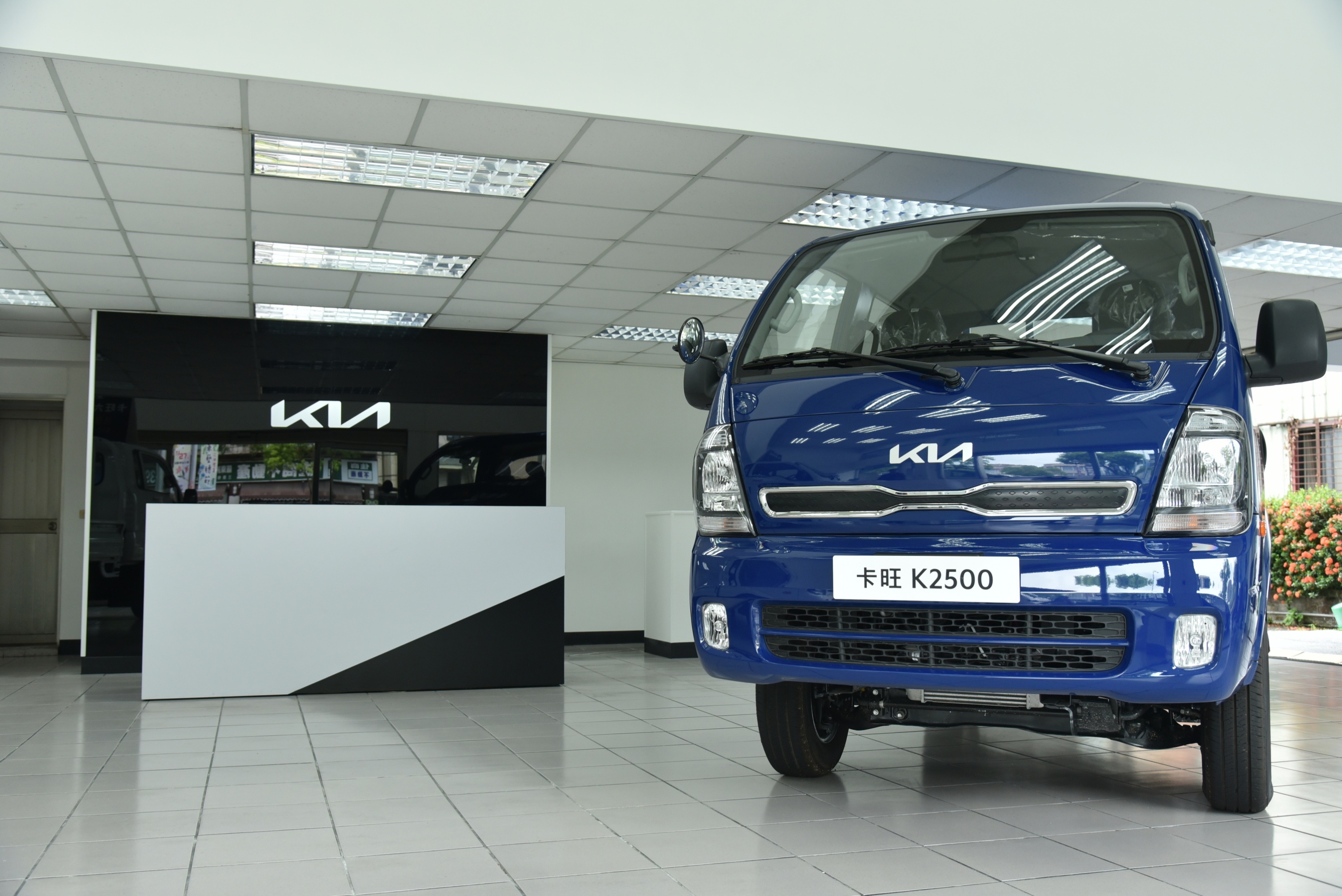 2. Kia卡旺K2500上半年銷售破千台！再創歷史新高！Kia全台商用車服務據點，持續升級全新CI 2.0。.JPG