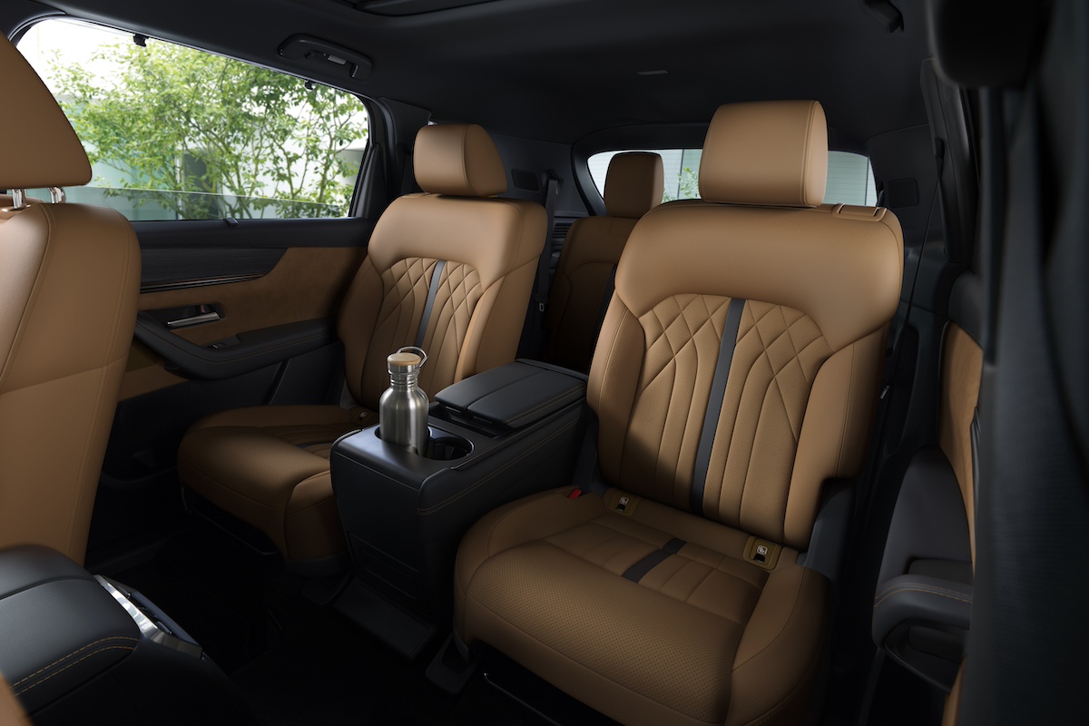 39_cx-80_2nd_row_withconsole_premiumsports_tan_leather_phev_l.jpg