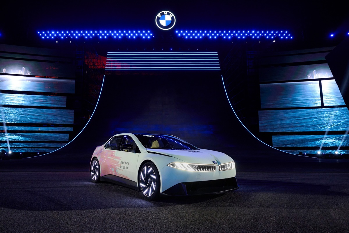 P90596063_lowRes_bmw-vision-driving-e.jpg