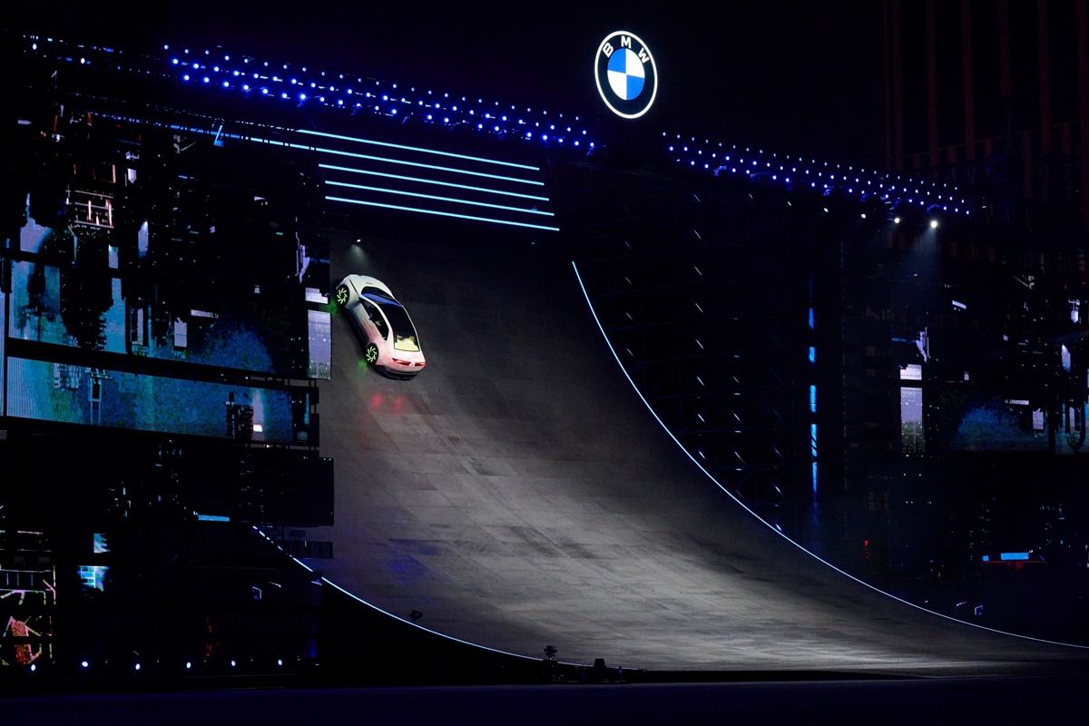 P90596073_lowRes_bmw-vision-driving-e.jpg
