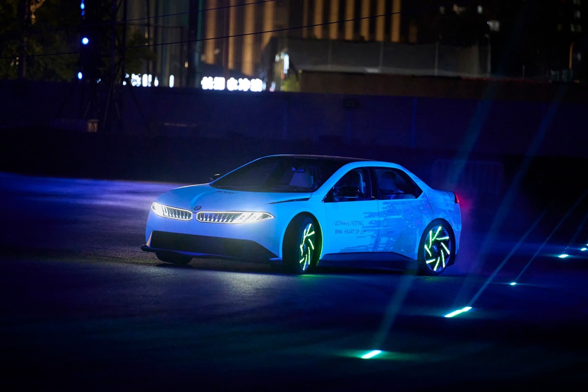 P90596079_lowRes_bmw-vision-driving-e.jpg