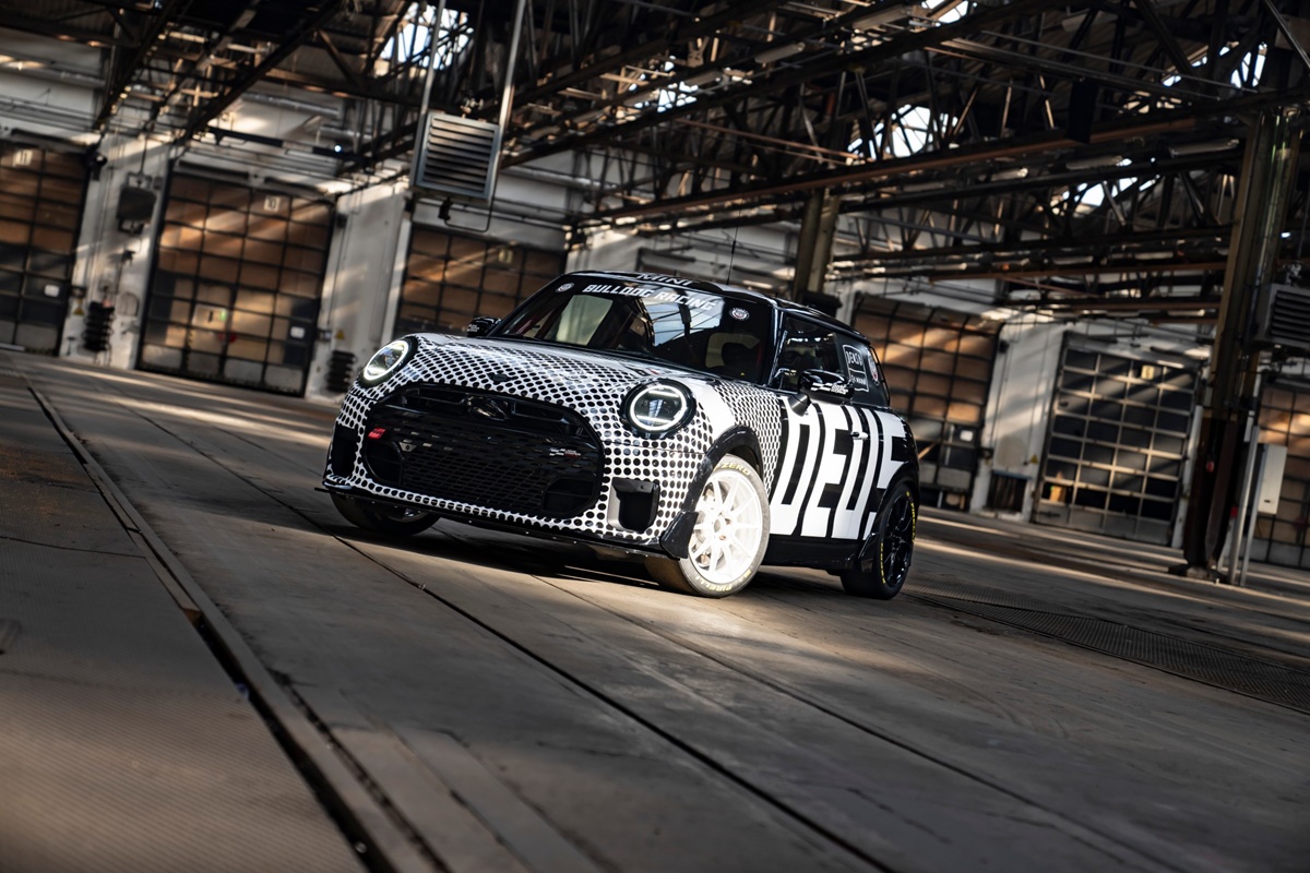 P90594608_lowRes_mini-john-cooper-wor.jpg