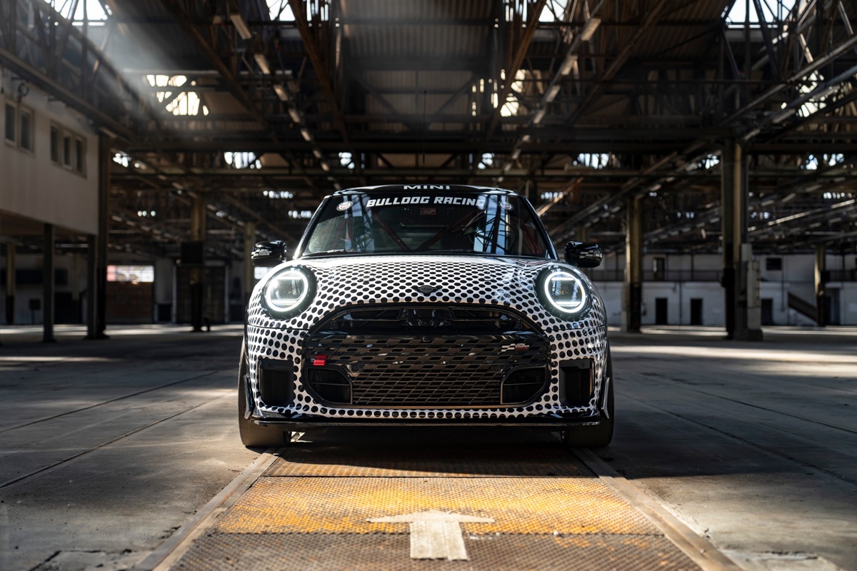 P90594616_lowRes_mini-john-cooper-wor.jpg