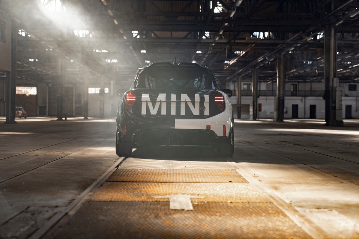 P90594620_lowRes_mini-john-cooper-wor.jpg