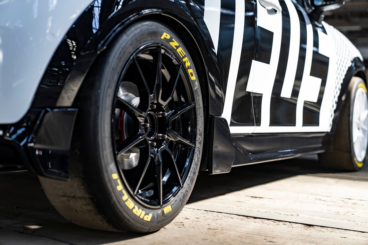 P90594649_lowRes_mini-john-cooper-wor.jpg