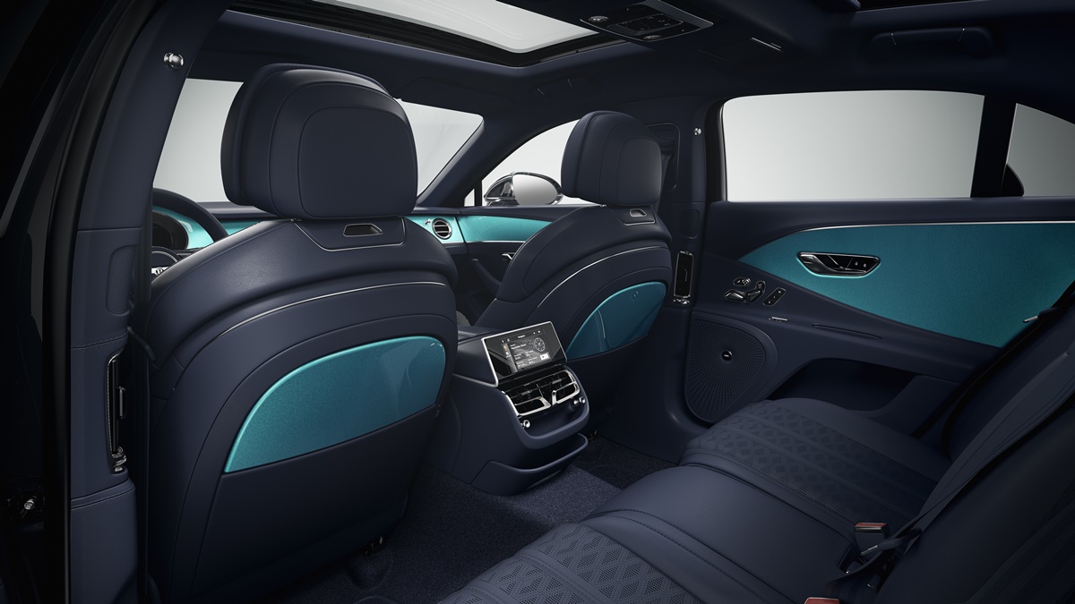 6 - PCG Interior Features - Piano Veneer in Topaz.jpg