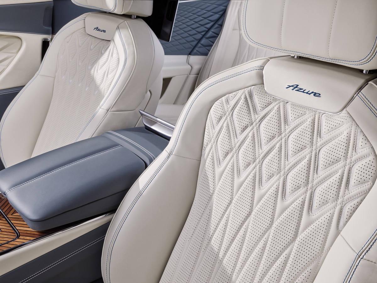 Flying Spur Azure_2.jpg