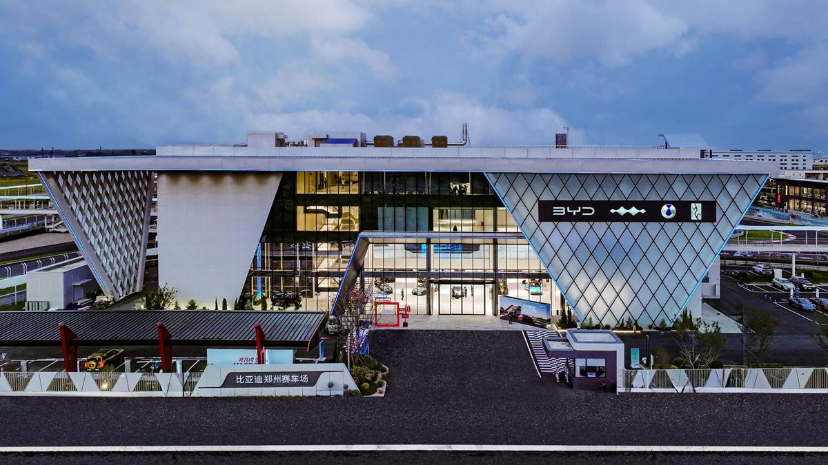 1 Main building of the circuit.jpg