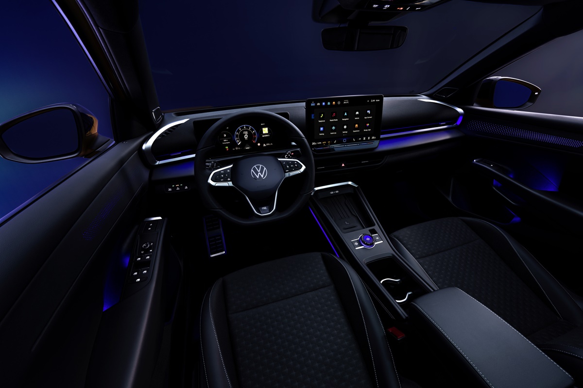DB2025AU00929_medium.jpg