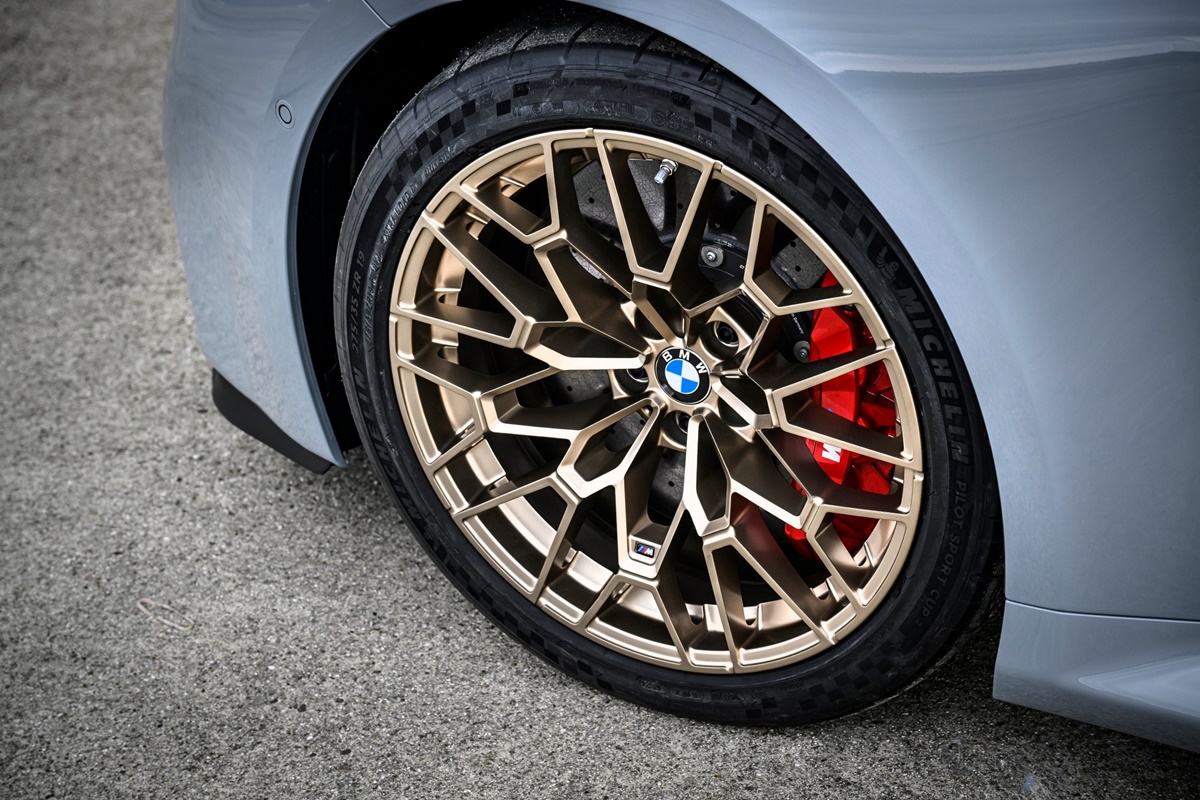 P90600885_lowRes_the-new-bmw-m2-cs.jpg