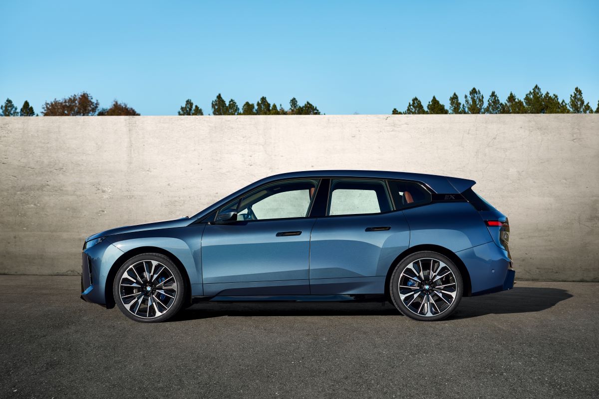 P90585149_highRes_the-new-bmw-ix-xdriv.jpg