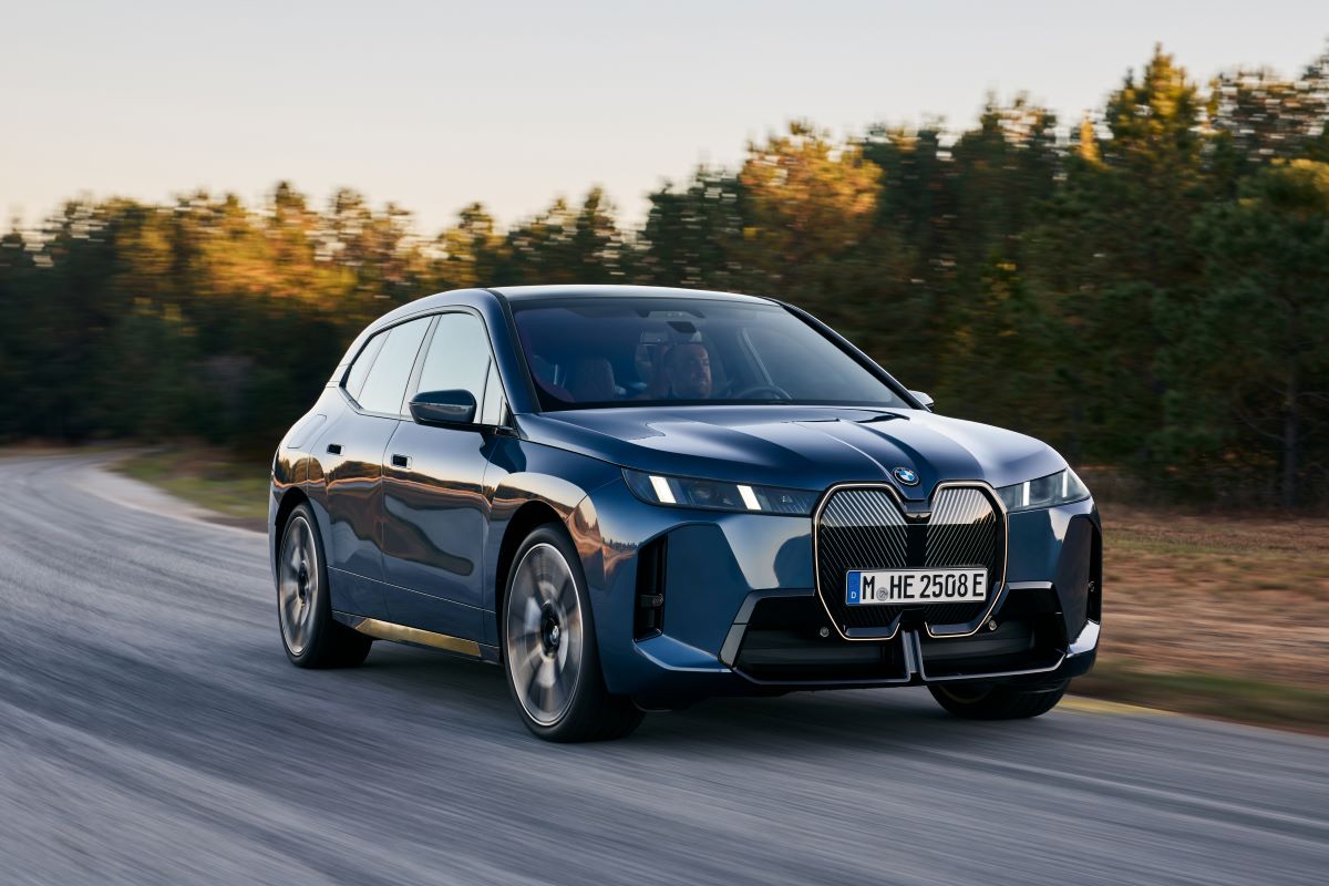 P90585160_highRes_the-new-bmw-ix-xdriv.jpg