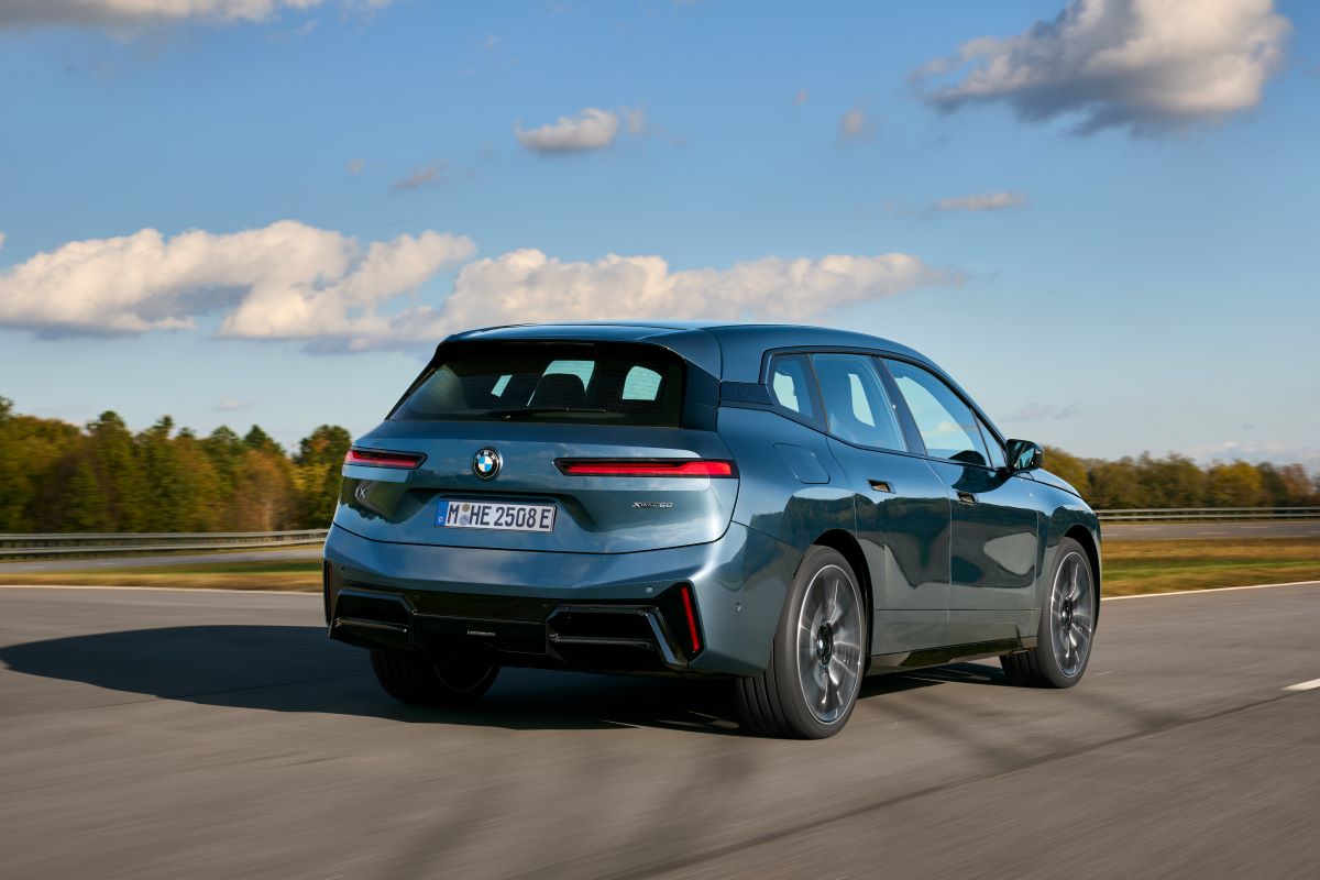 P90585165_highRes_the-new-bmw-ix-xdriv.jpg