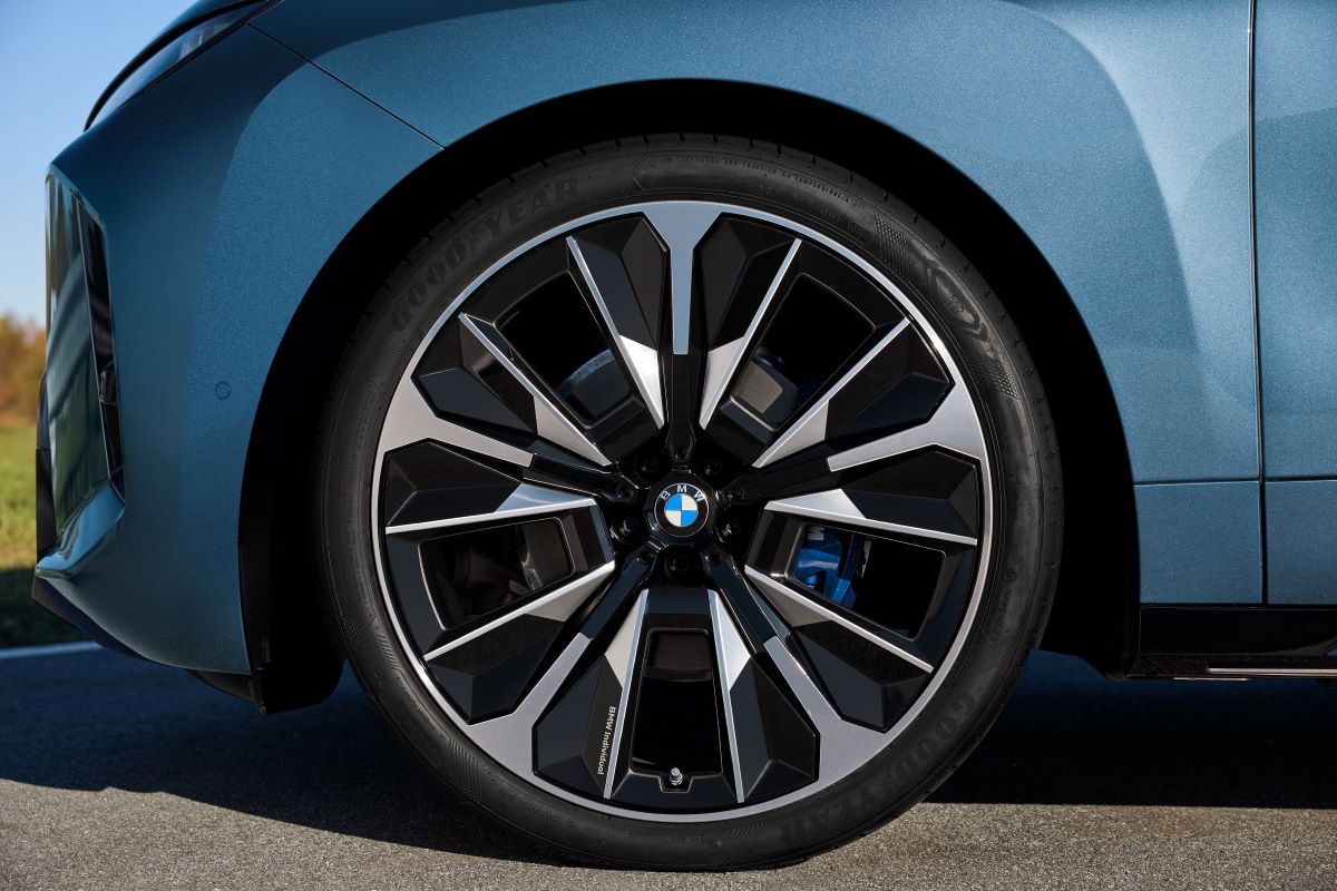 P90585170_highRes_the-new-bmw-ix-xdriv.jpg