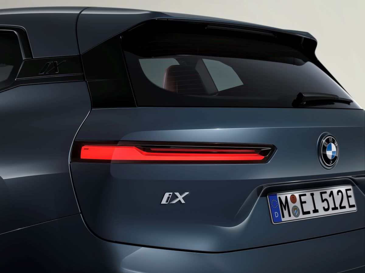 P90585179_highRes_the-new-bmw-ix-xdriv.jpg