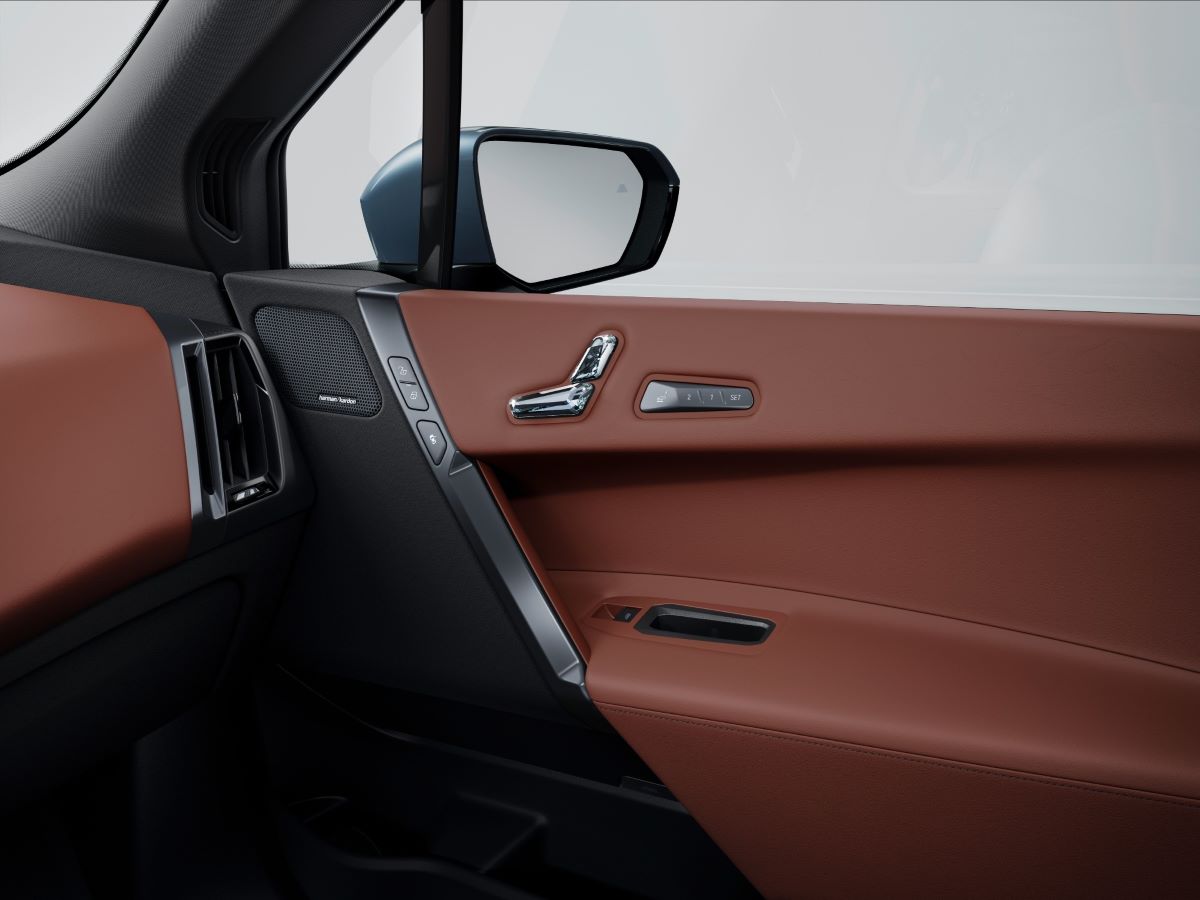 P90585189_lowRes_the-new-bmw-ix-xdriv.jpg