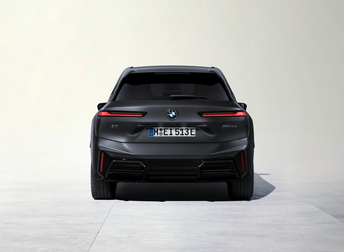 P90585195_lowRes_the-new-bmw-ix-m70-x.jpg