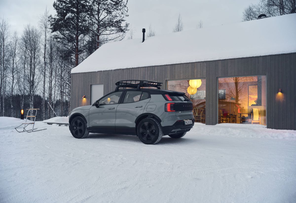 339531_Volvo_EX30_Cross_Country_with_Swedish_winter_cabin.jpg