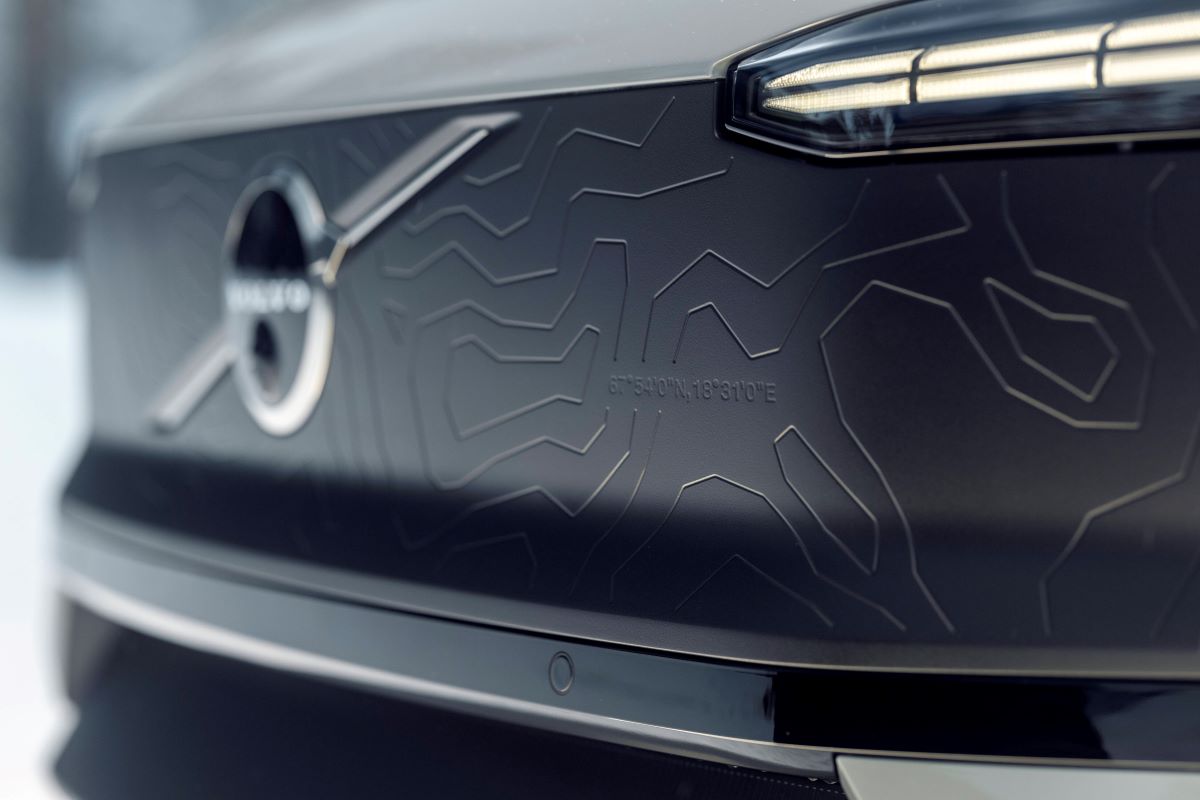 339536_Volvo_EX30_Cross_Country_exterior.jpg