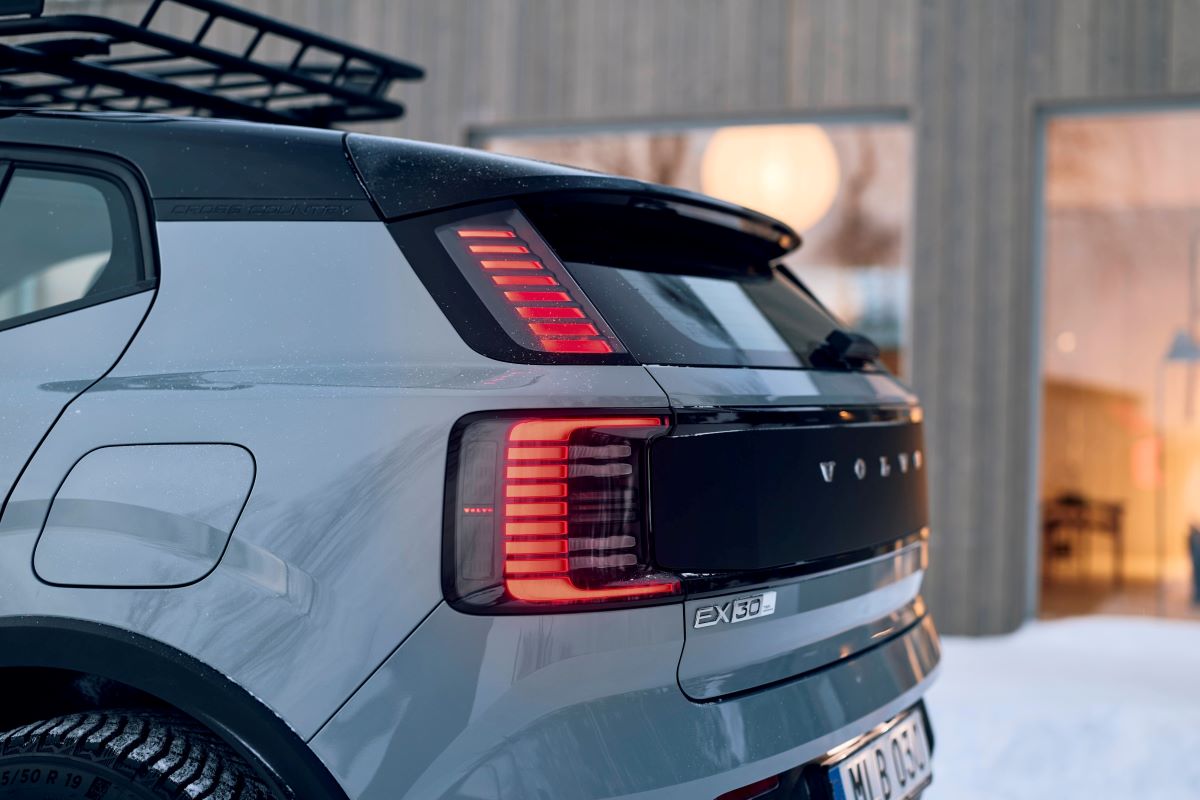 339543_Volvo_EX30_Cross_Country_exterior.jpg