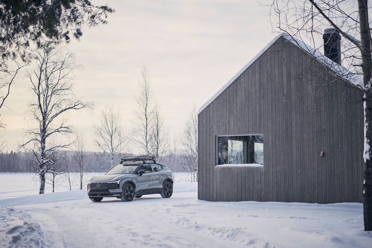 339594_Volvo_EX30_Cross_Country_with_Swedish_winter_cabin.jpg