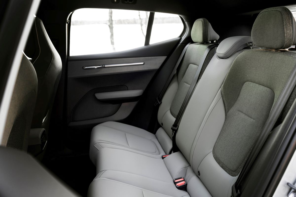 339607_Volvo_EX30_Cross_Country_interior.jpg