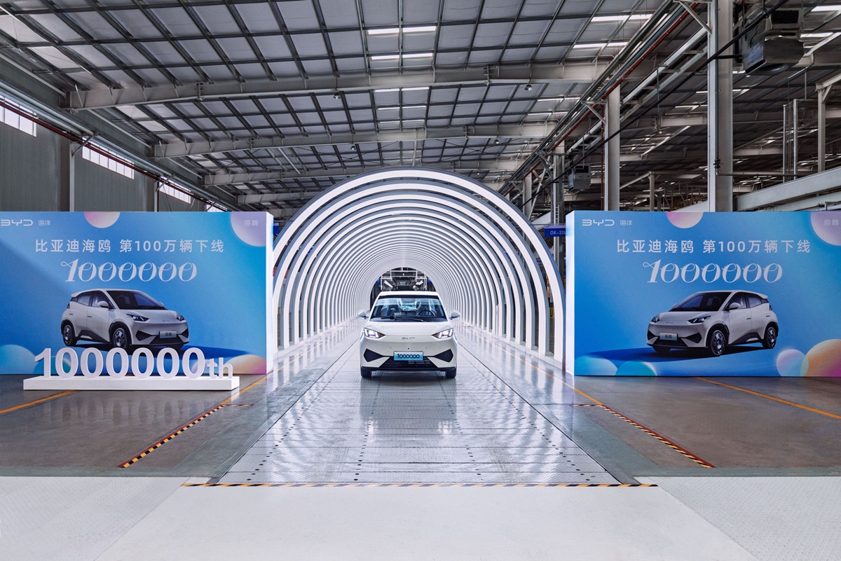 One-Millionth BYD DOLPHIN SURF Rolls Off the Production Line 3.jpg