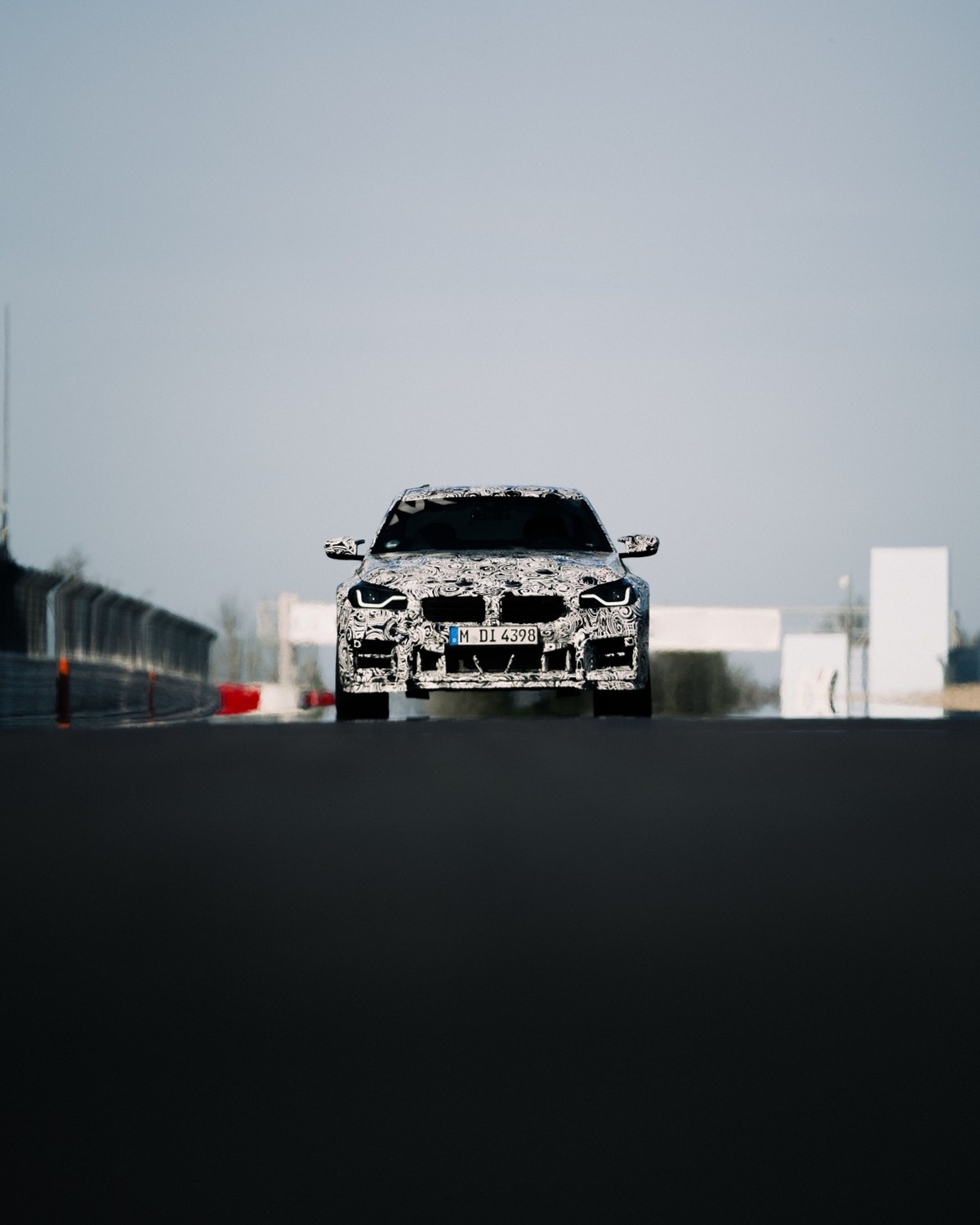 P90608278_lowRes_the-bmw-m2-cs-sets-n.jpg