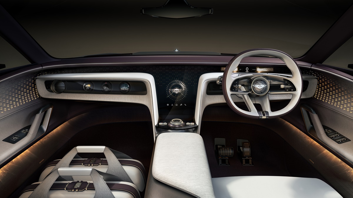 26 - EXP 15 Interior.jpg