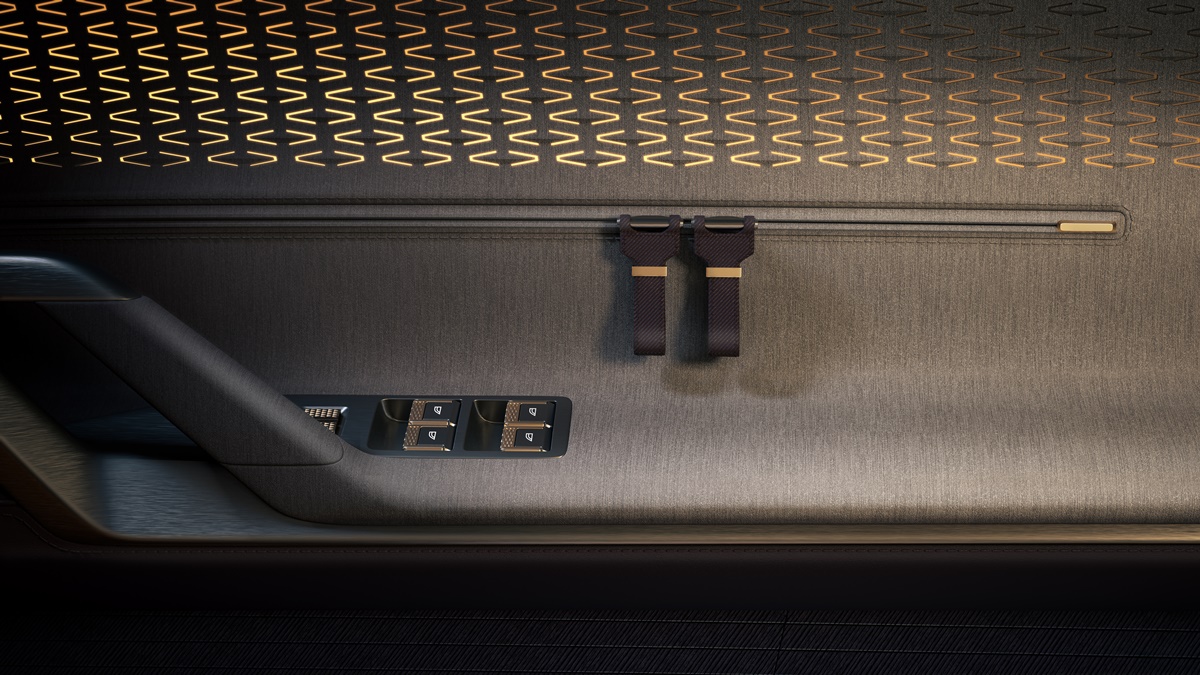 32 - EXP 15 Interior.jpg