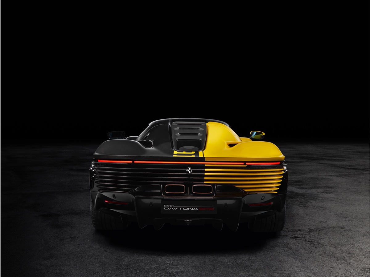 Tailor Made Ferrari Daytona SP3_09.jpg