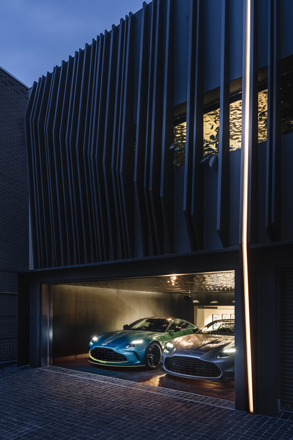 Aston_Martin_N_01_Minami_Aoyama_15.jpg