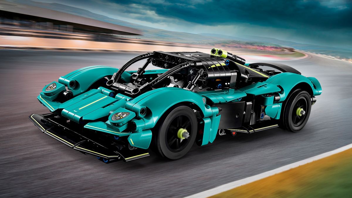 AstonMartinValkyrie1.jpg