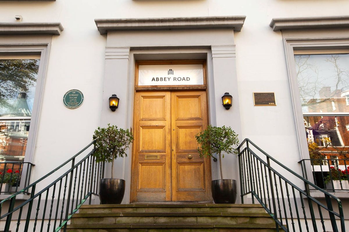 351204_Abbey_Road_Studios_Mode_makes_global_debut_in_Volvo_EX90.jpg