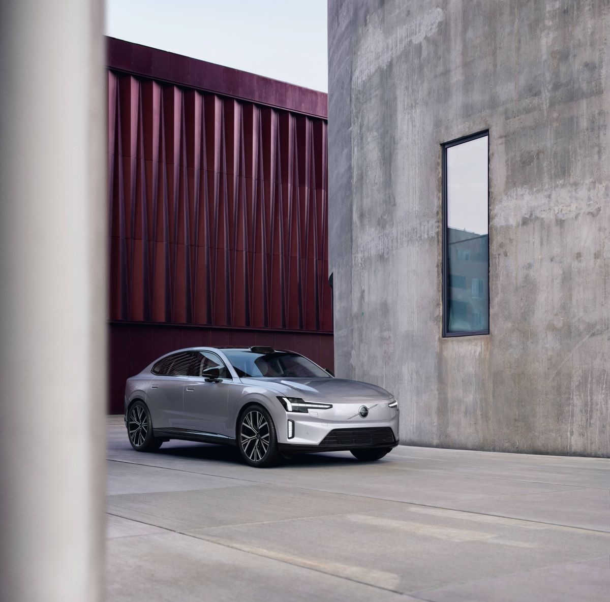 342385_Volvo_ES90_Exterior.jpg