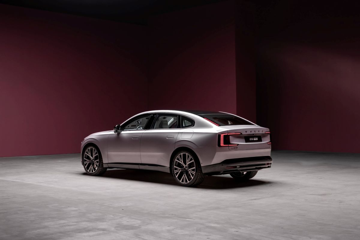 342394_Volvo_ES90_Exterior.jpg
