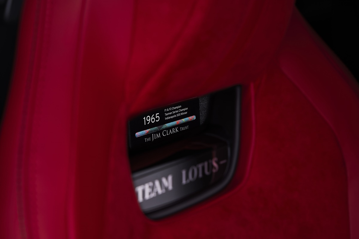 (23) Lotus-Emira-Clark-Edition-Interior-Special-Commerative-Badge.jpg