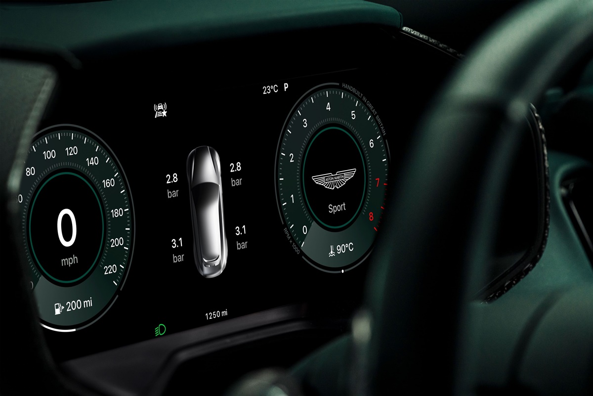 Aston Martin_Apple CarPlay Ultra_05.jpg