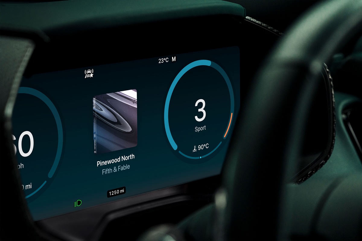 Aston Martin_Apple CarPlay Ultra_09.jpg