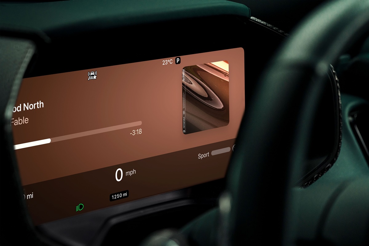 Aston Martin_Apple CarPlay Ultra_10.jpg