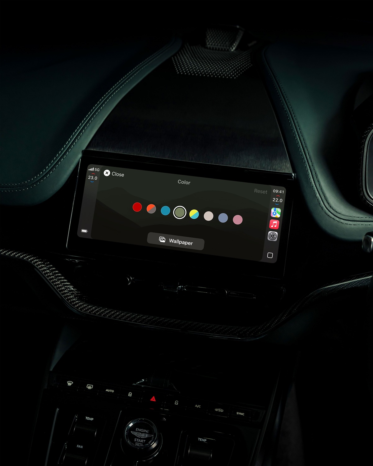 Aston Martin_Apple CarPlay Ultra_14.jpg